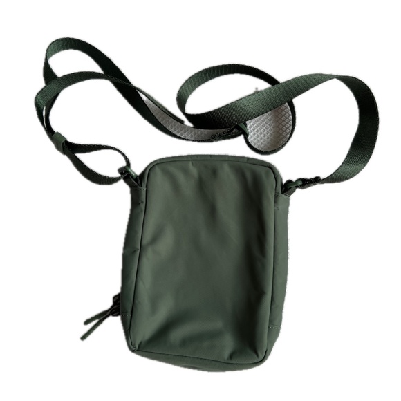 Lululemon Easy Access Crossbody Bag Green Front Pocket 6” x 7” - Picture 7 of 9